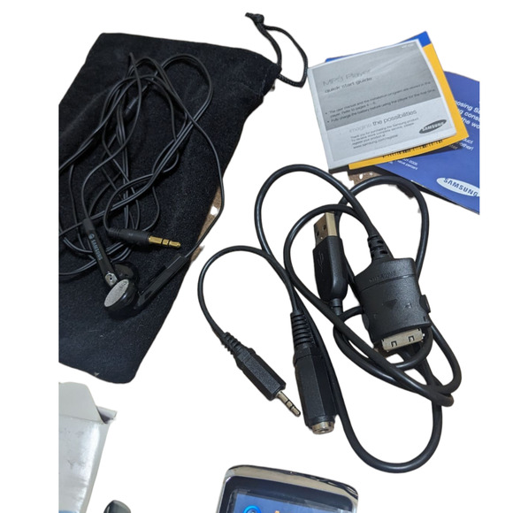 Samsung Q2 Video MP3 Player 8 GB Black YP-Q2 J CB Portable Music Radio - Picture 4 of 6